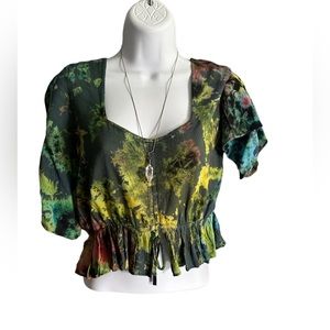NWT.   S/M Tye-Dye Croptop by Sacred Threads. CL/GR 05.    223061